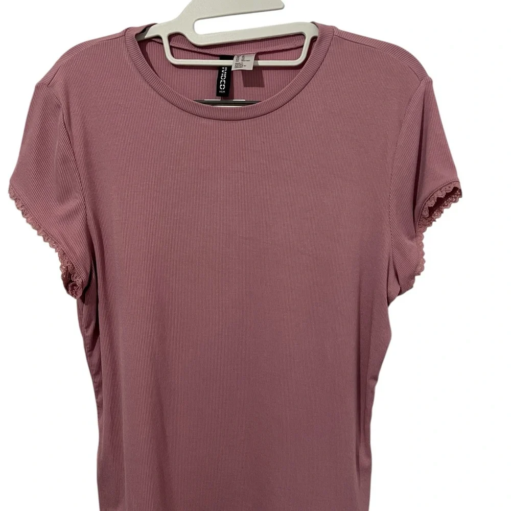 Divided by H&M Short Sleeve Ribbed Tee in Dusty Mauve - Picture 1 of 4